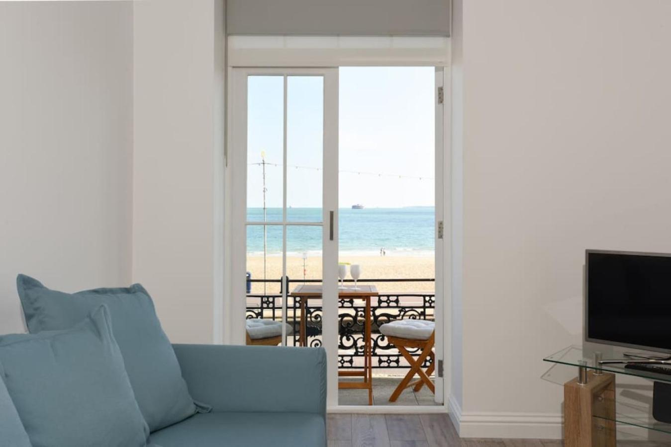 Air Maison - Stunning Beach Front Apartment Портцмаус Экстерьер фото